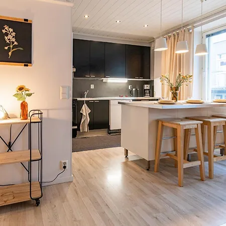 Cozy & Homelike Downtown *